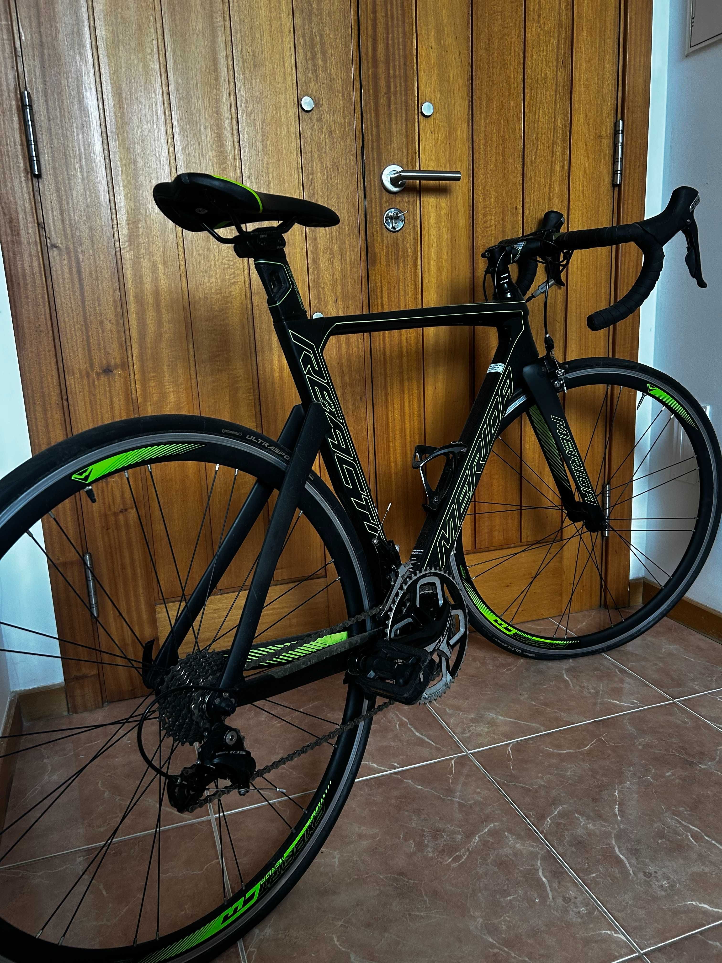 Bicicleta de estrada como nova