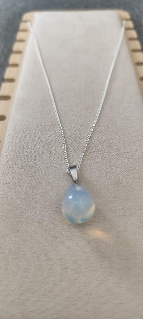 Colar aço inoxidável com gota de Pedra da Lua