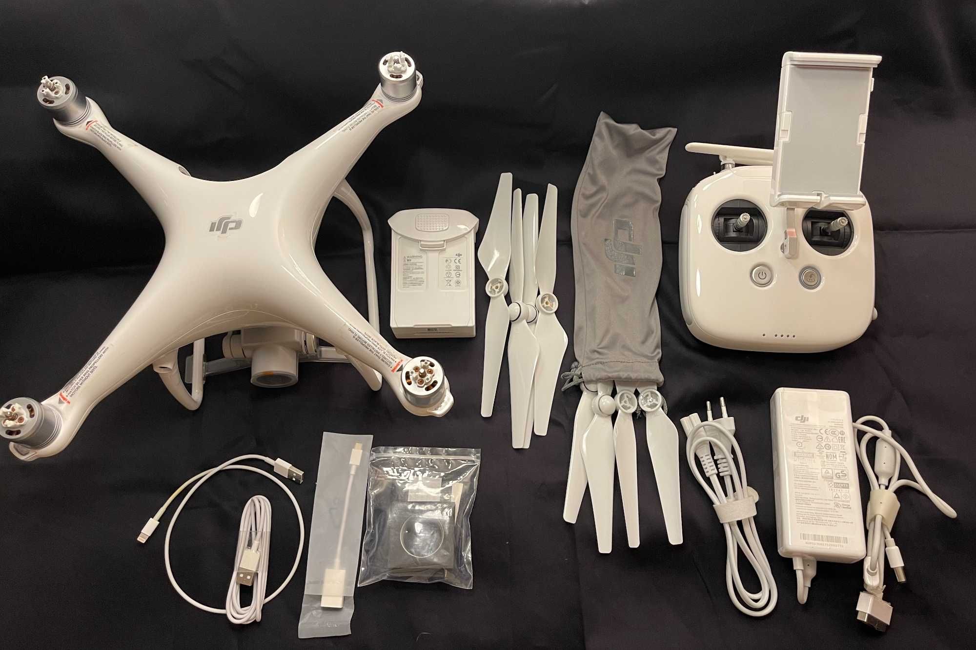 Drone DJI Phantom 4 + 4 hélices extra + mochila DJI + filtro ND8