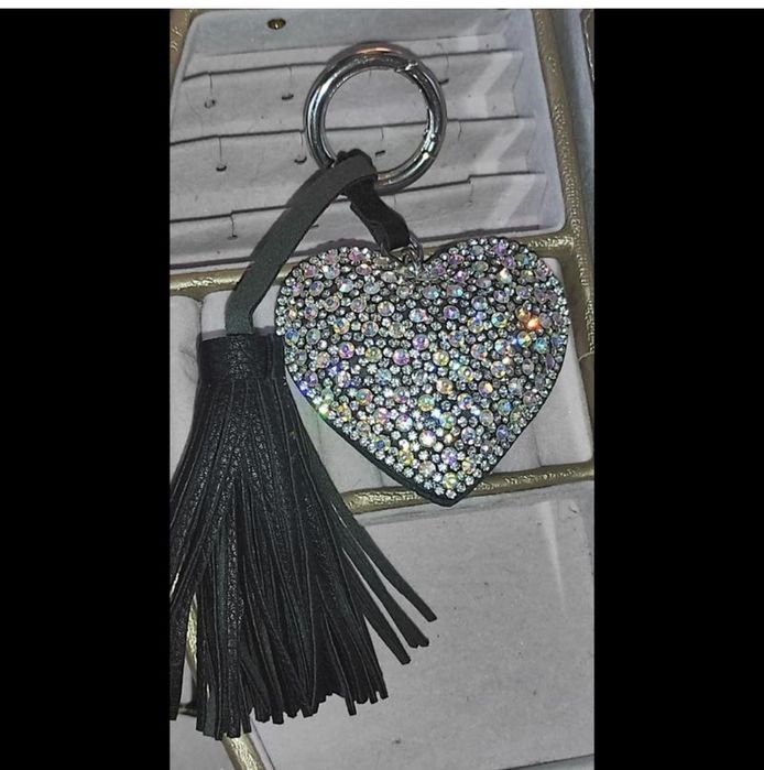 Брелок сердечко в каміньцях з кісточкою