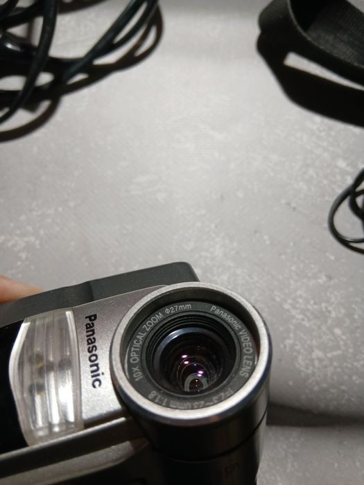 Продам видео камеру панасоник