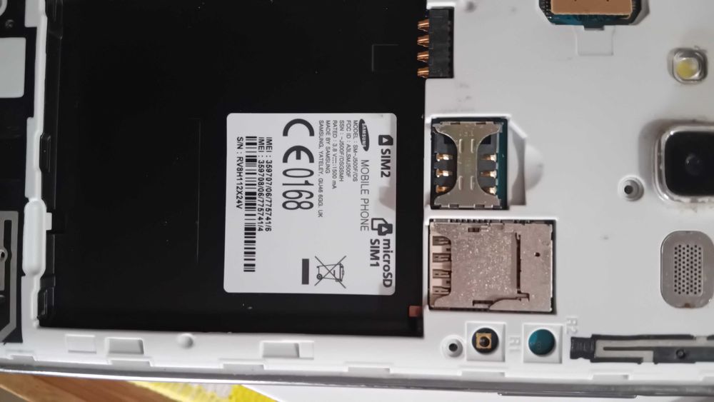 Telemóvel Samsung modelo SM J500F/DS