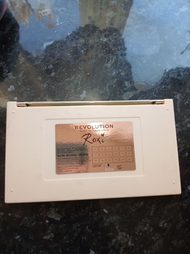 Revolution roxi paleta cienie do oczu