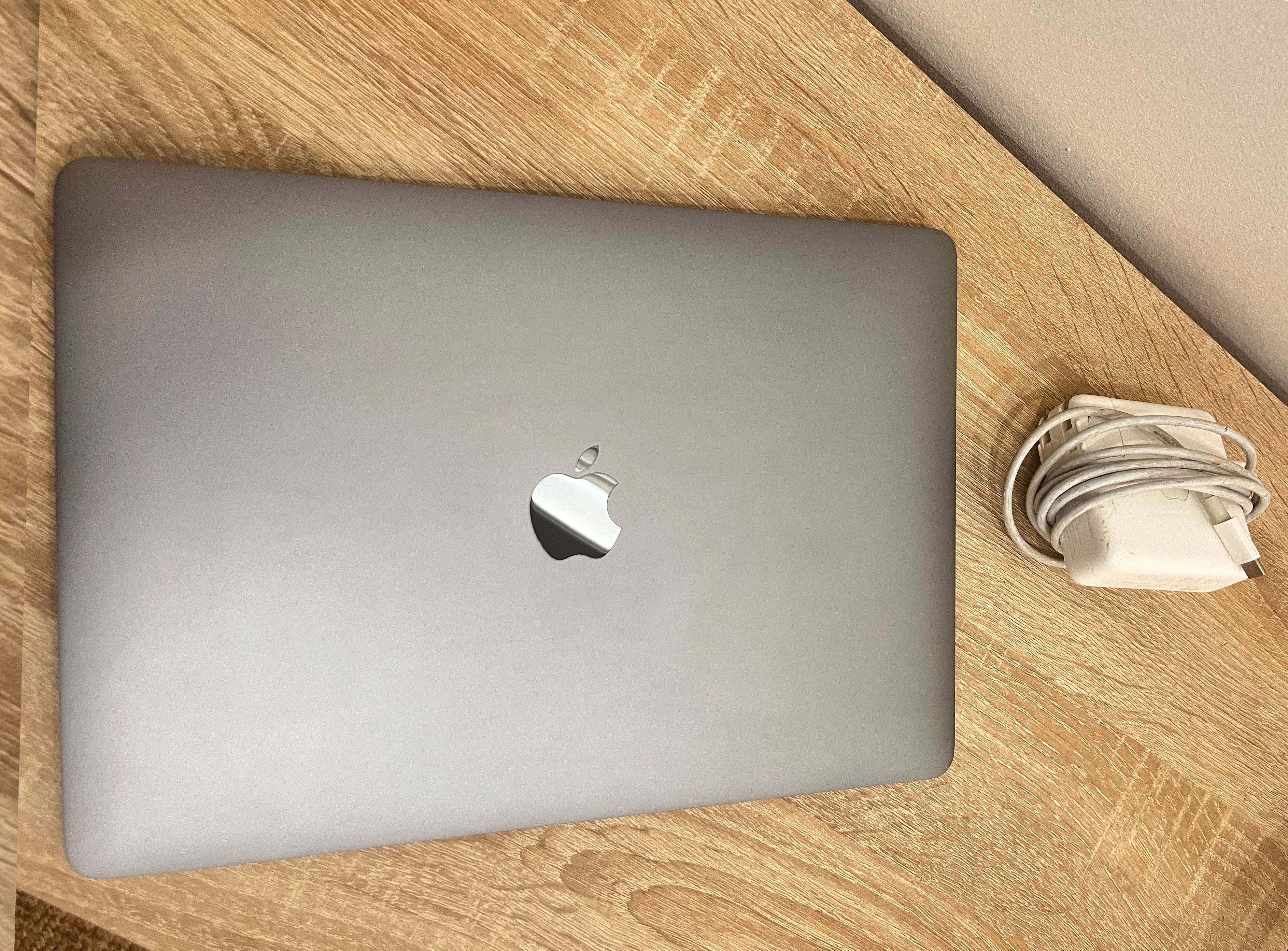 MacBook Pro (13-inch, 2019, Two Thunderbolt 3 ports) - com Touch Bar