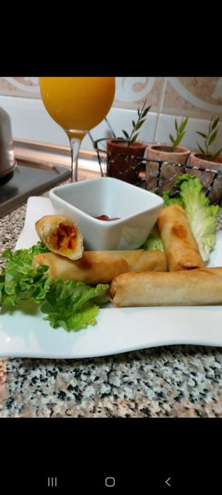 Salgados, chamusas de carne e crepes de legumes