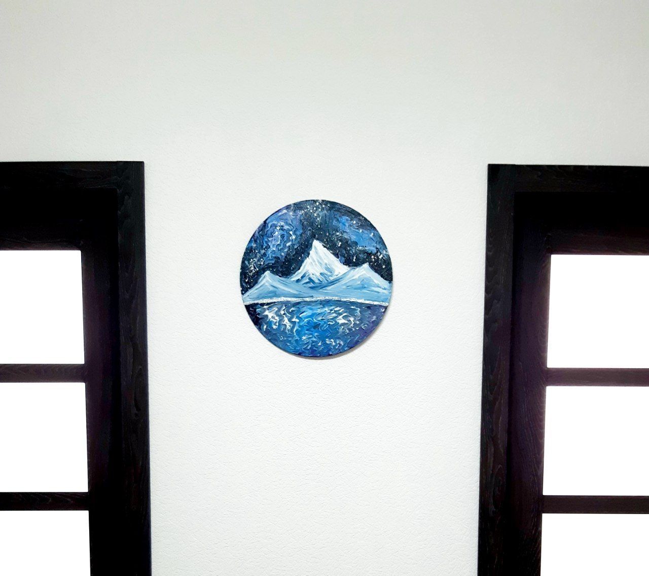 Картина акрилом круглая "Снежные горы"