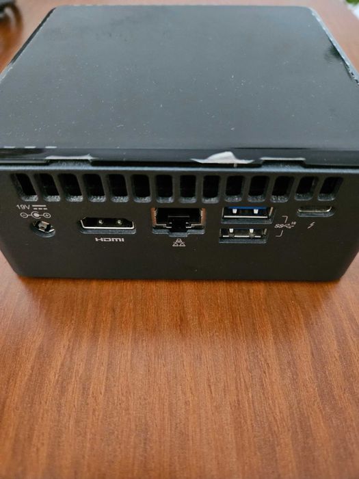 Intel NUC i3 16GB Ram 250GB SSD mini Pc