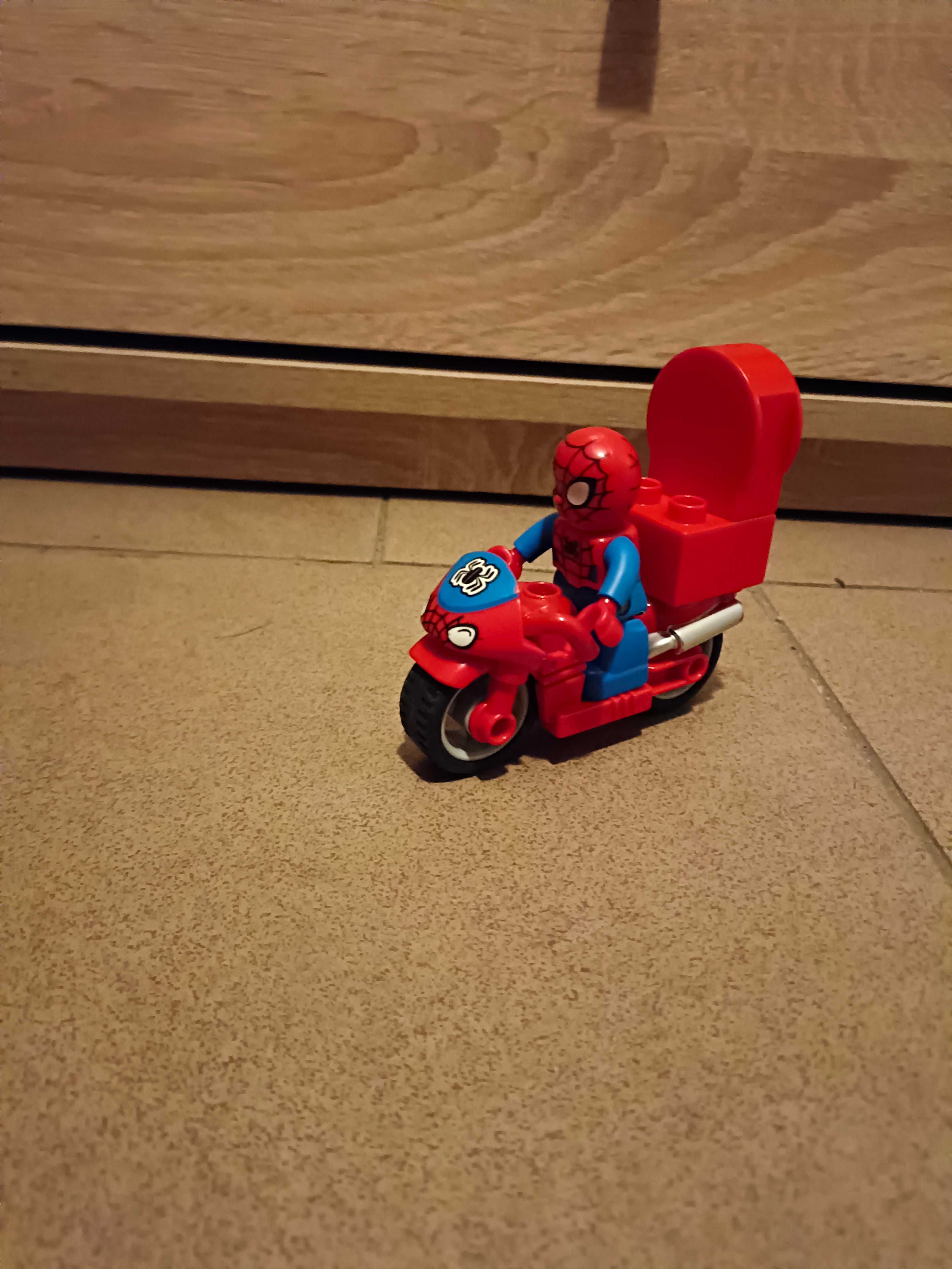 LEGO motor + figurka człowieka pajaka