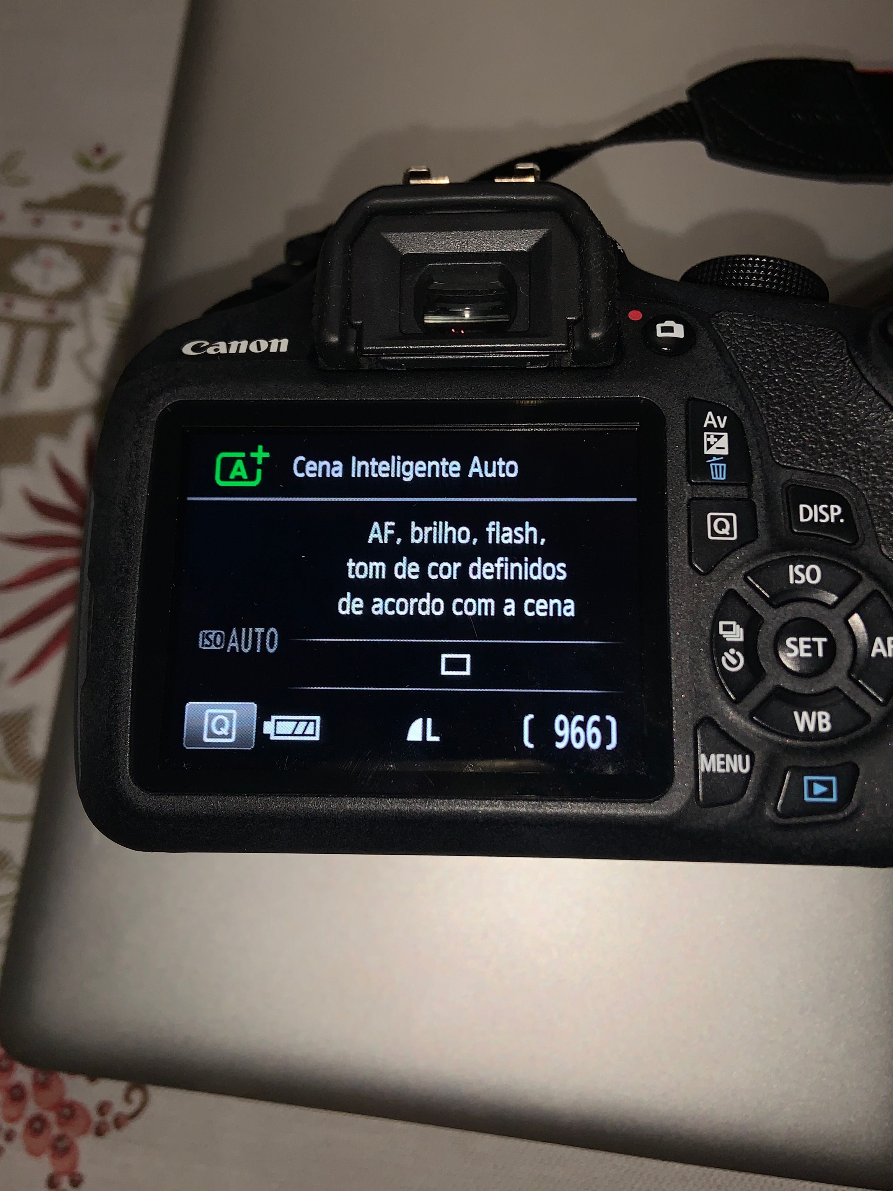 Canon EOS 1200D com acessórios