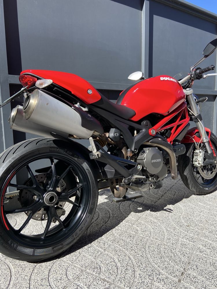 Ducati Monster 796