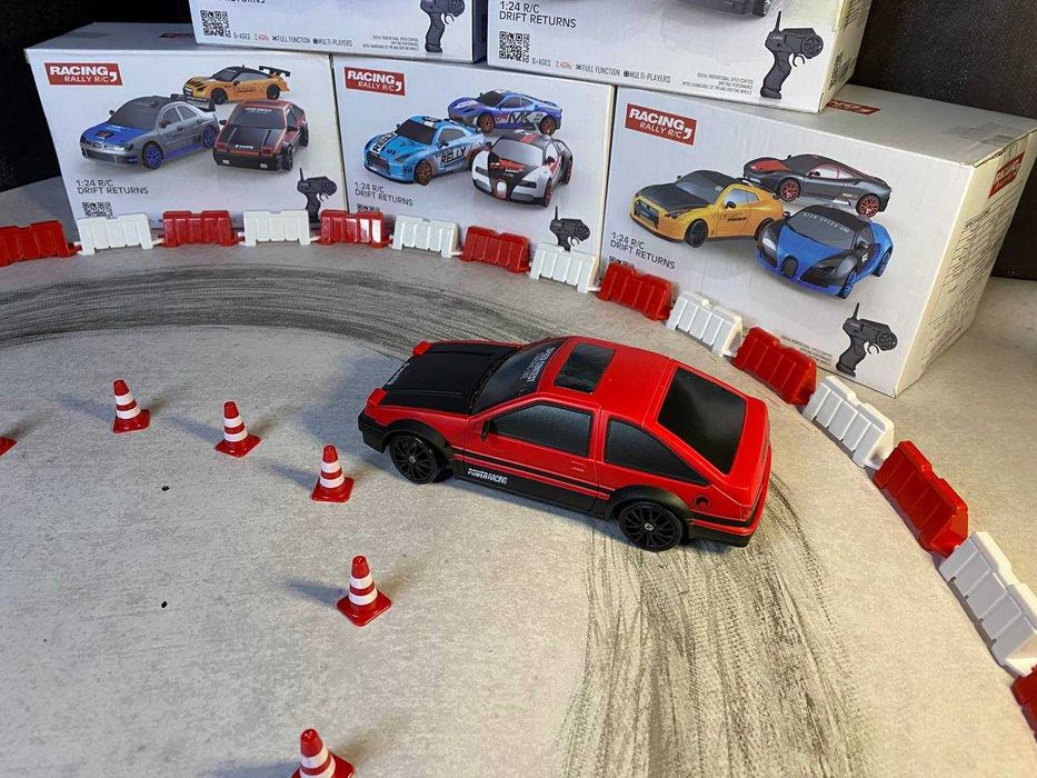 Дрифт машинка Toyota AE86 Trueno на радіокеруванні Червона. На пульті