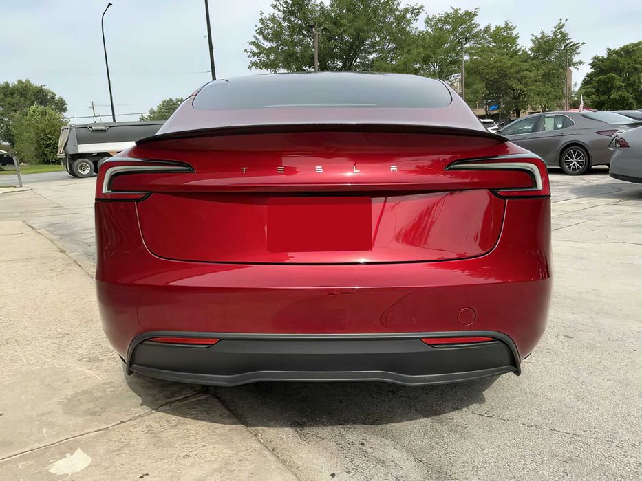 Tesla Model 3      2024