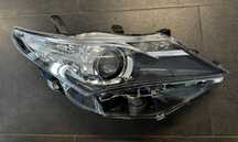 TOYOTA AURIS II LAMPA PRAWA PRZÓD 81110-02E21