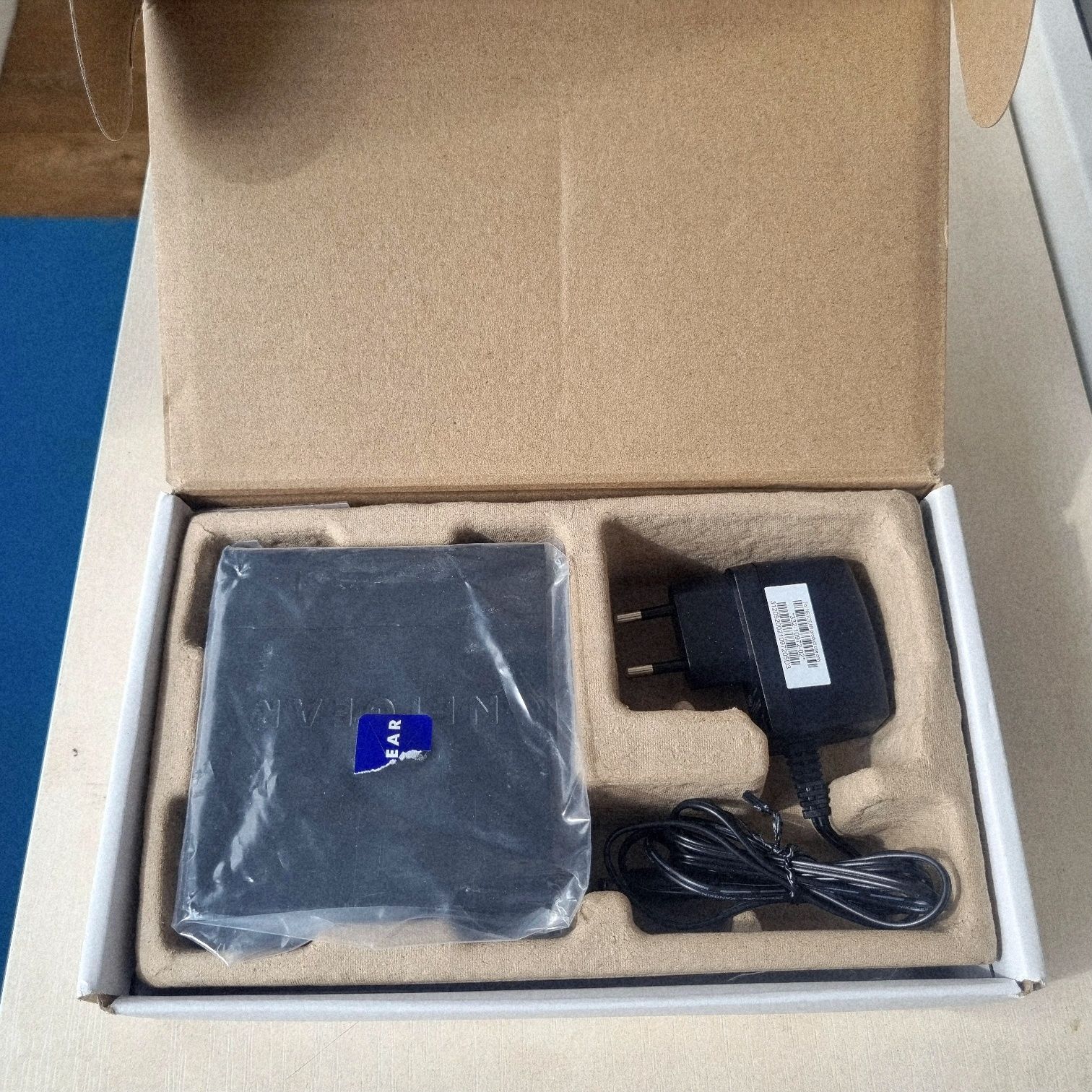 Комутатор Netgear GS305