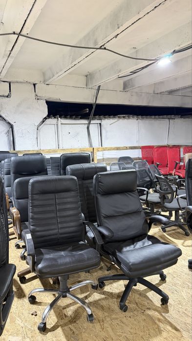 Директорські крісла