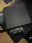 PlayStation 4 com 6 jogos.