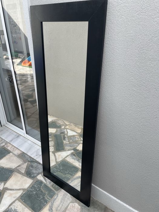 Vendo espelho . Preto