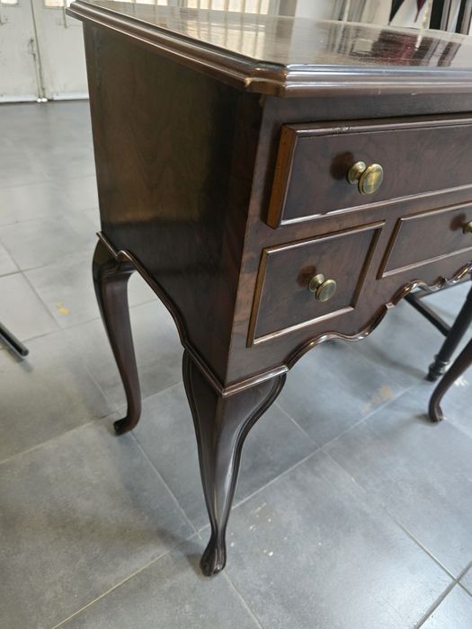 Mesa de encostar inglesa