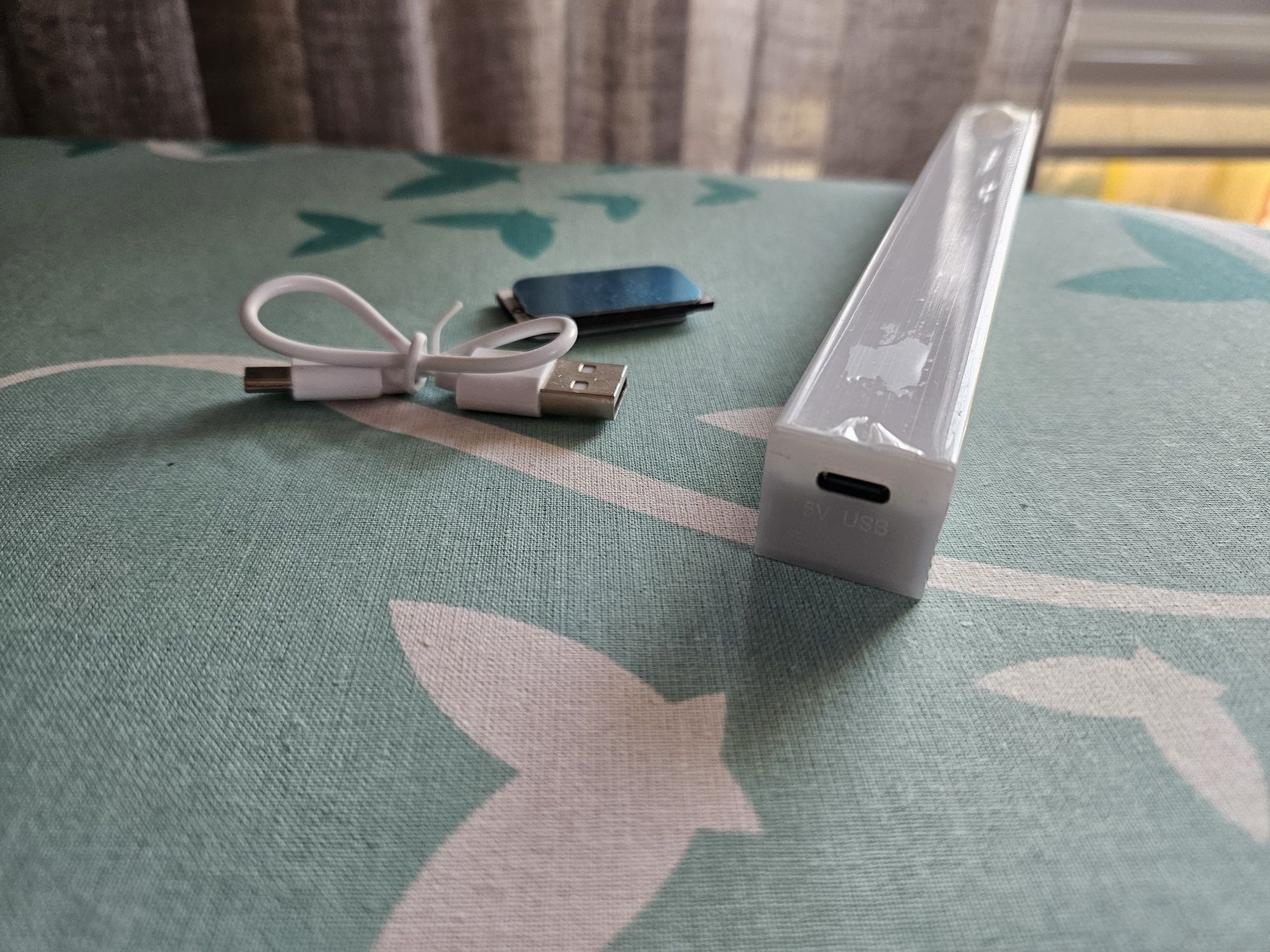 Lampka LED z czujnikiem ruchu, nowa, 20 cm,  usb, do szafy szuflady
