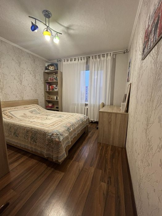 Продаж 4 кімнатної квартири .вул Незалежеості