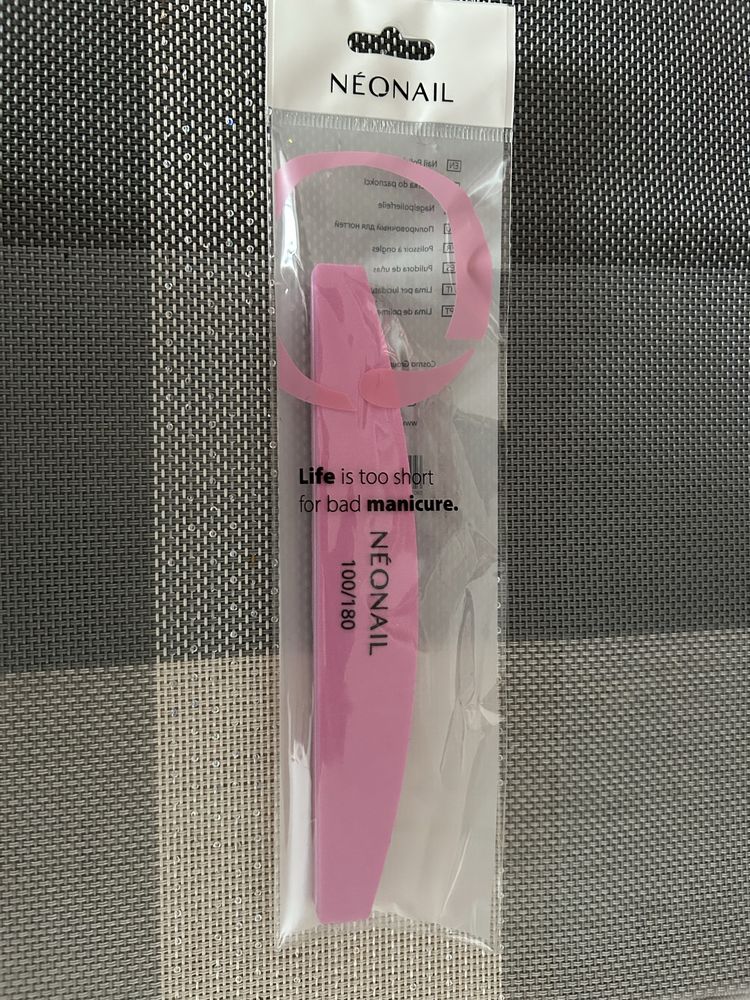 Kufer z wyposazeniem do mani/ pedi z lampą Neonail