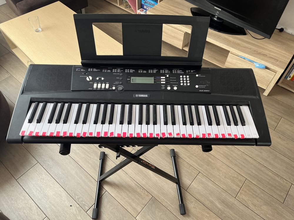 Keyboard Yamaha ze statywem i słuchawkami w komplecie EZ-220