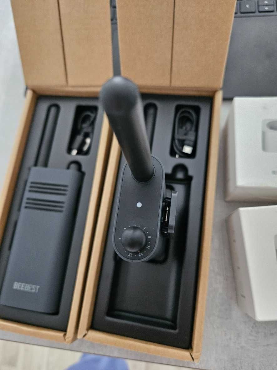 Рація Xiaomi BEEBEST A208 Walkie Talkie 1-15 km 16 ch 2 шт + 2 доки