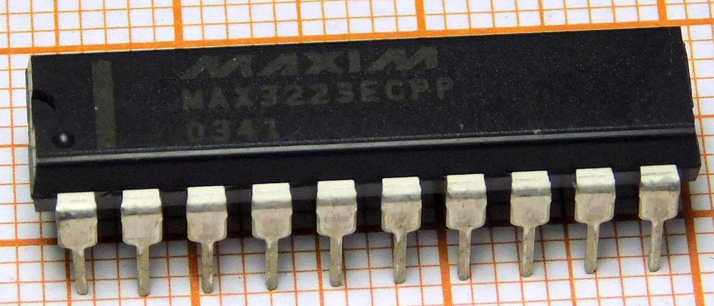 Układ scalony MAX3223ECPP MAXIM układ typu RS‑232 transceiver [07]L3