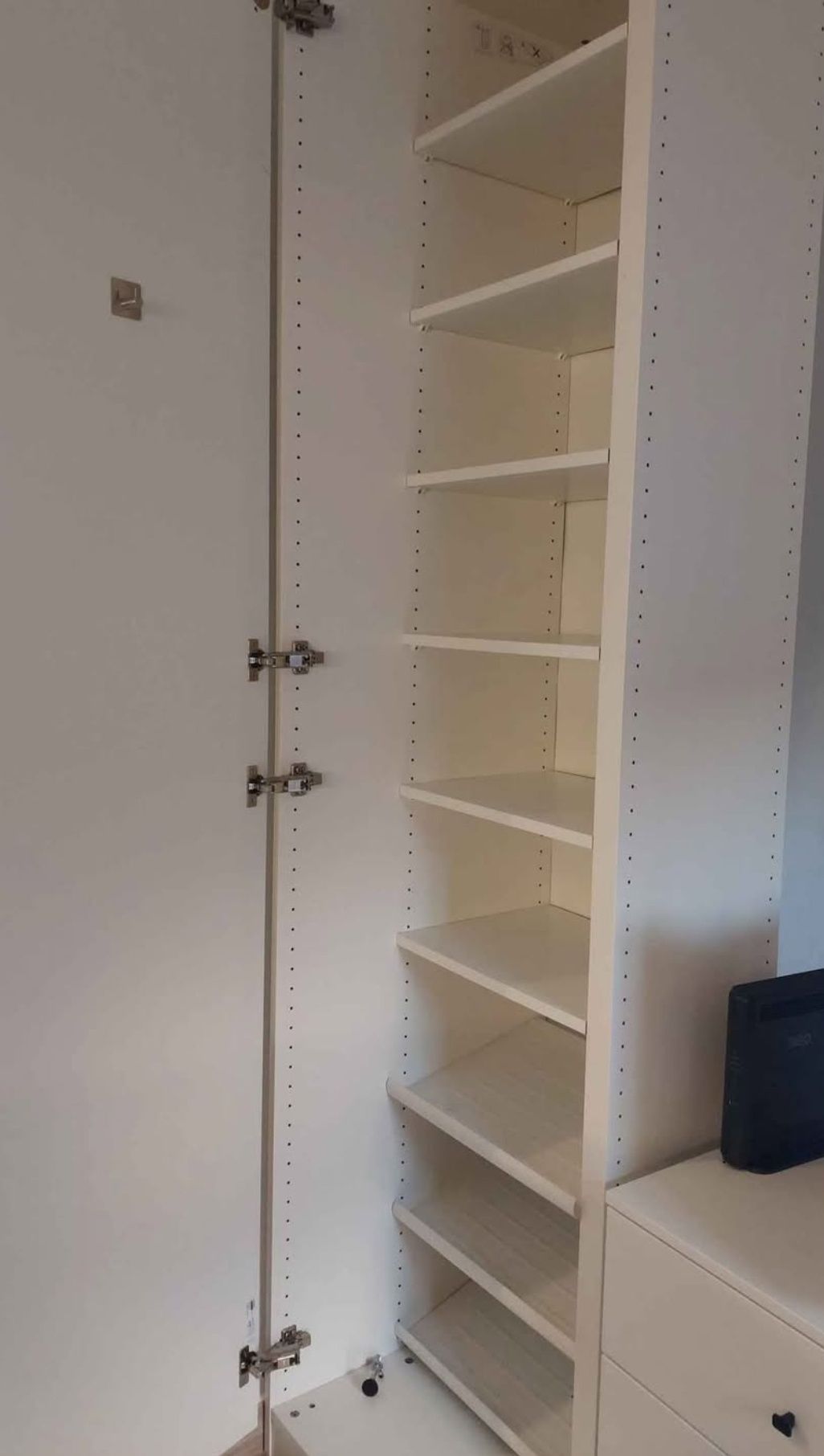 Canto para roupeiro PAX
Altura: 236cm
6 prateleiras
3 sapateiras