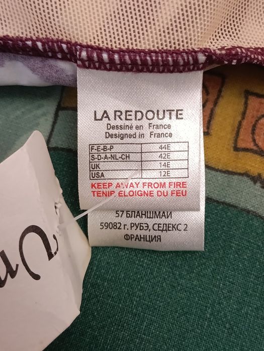 Купальники суцільні, на груди E, D.