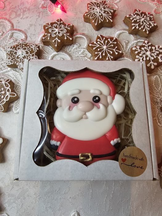 Mikołaj w pudełku z okienkiem