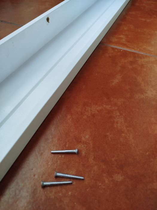 Prateleira para molduras/quadros