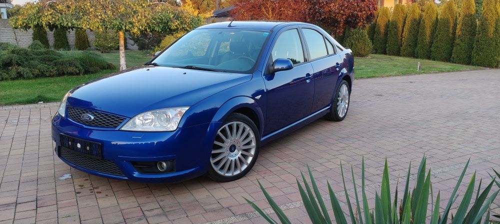 Ford Mondeo ST220 3.0 V6 Performance Blue