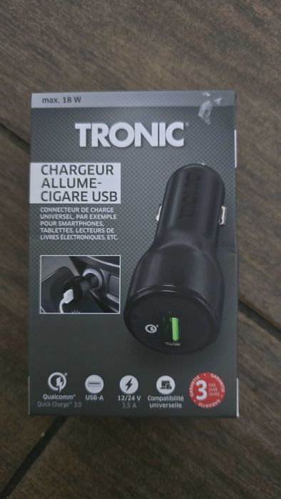 TRONIC TLA 18 A1 o mocy 18W. ładowarka samochodowa