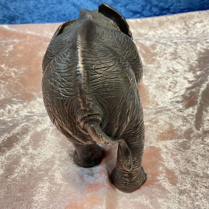 Escultura elefante e cria tamanho de 14 cm