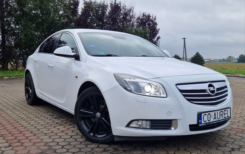 Opel Insignia 2.0 cdti 200 KM biała perła zadbana Xenon