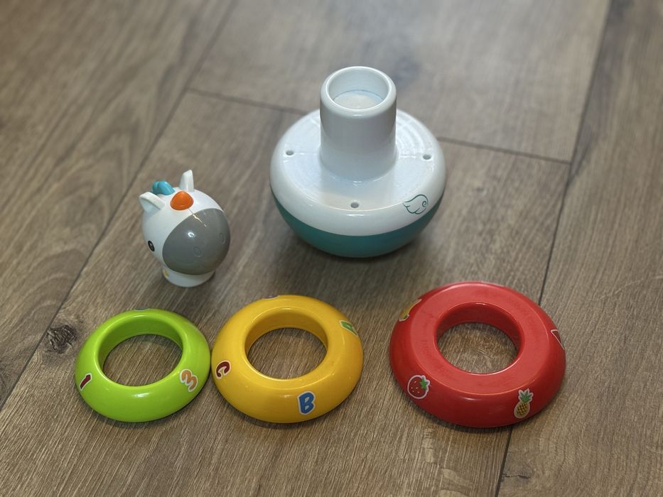 Пірамідка - неваляшка Hola