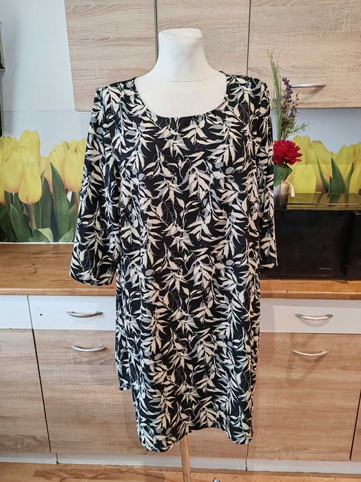 Lekka wizytowa sukienka Zizzi rozmia ok 46/48 poliester/elastan listki