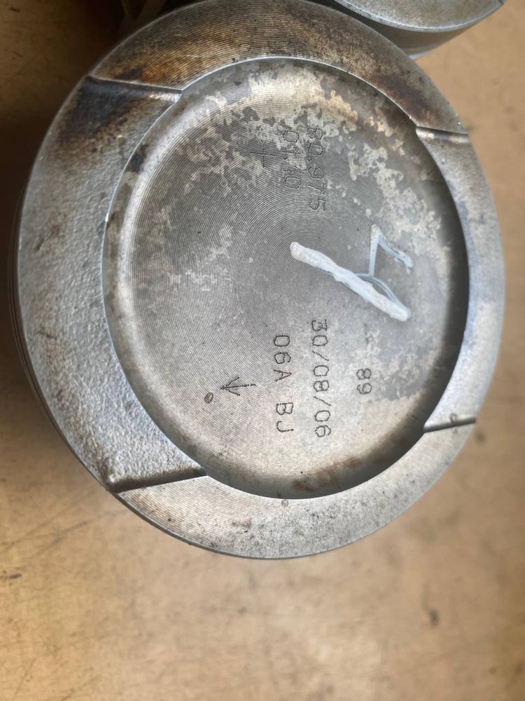 Поршни с двигателя 1.6 bsf skoda audi vw seat