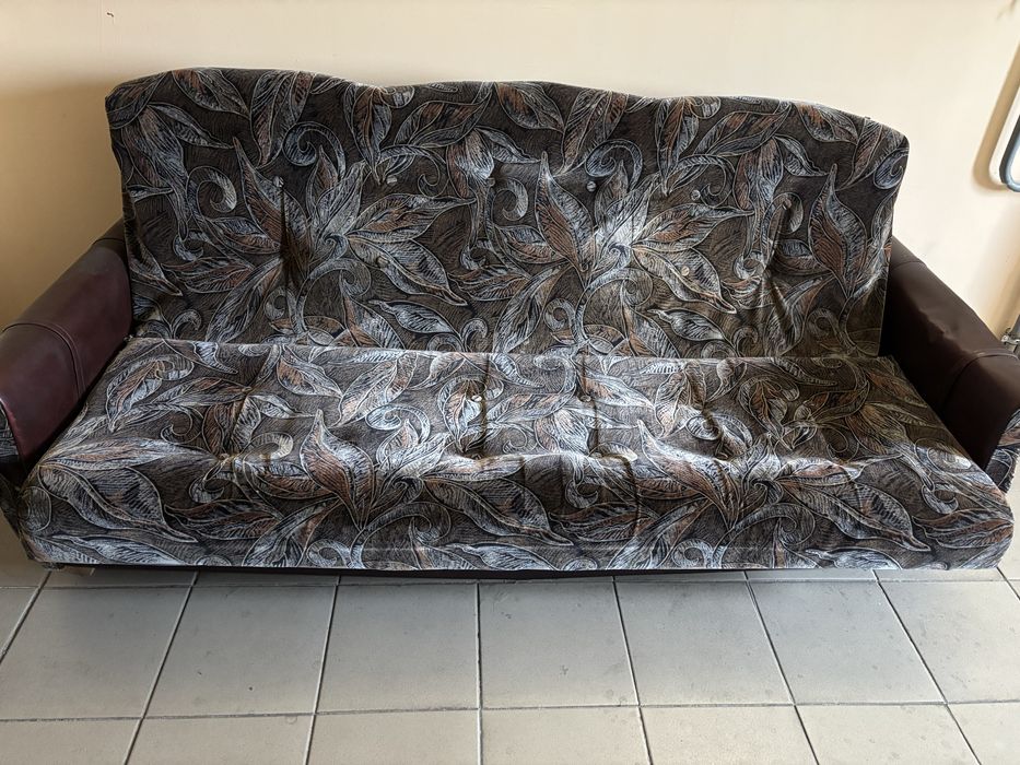 Безкоштовно віддам диван