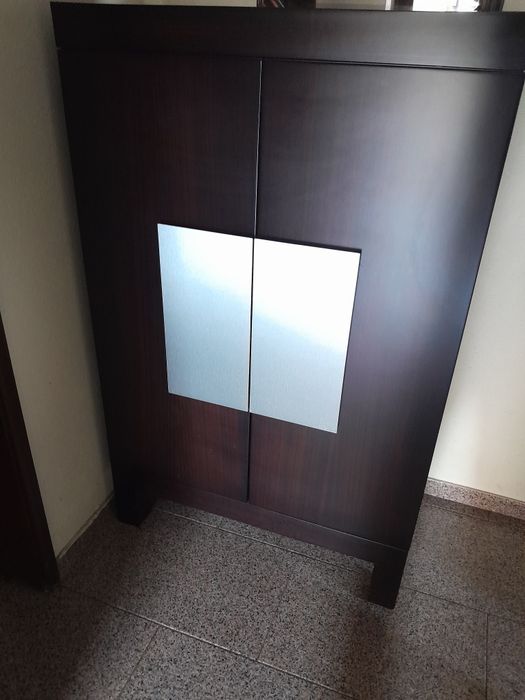 Móvel Bar com iluminação e garrafeira