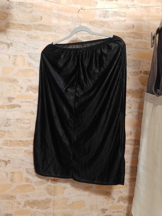 (40/42) (L/XL) Czarna półhalka pod spódnicę z Londynu