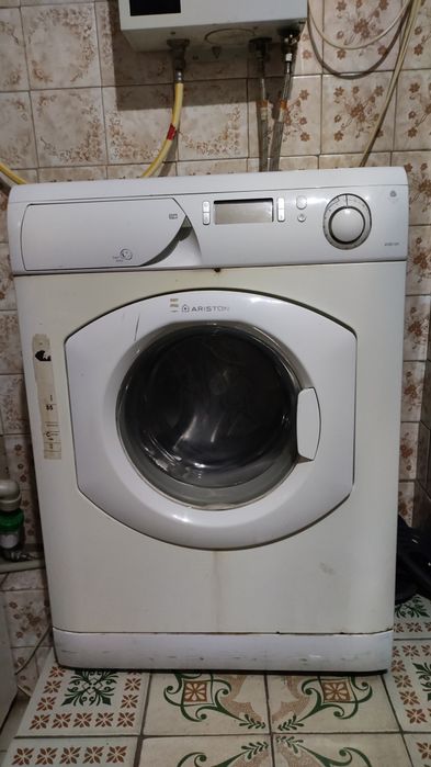 Пральна машинка автоматична  Ariston AVSD109