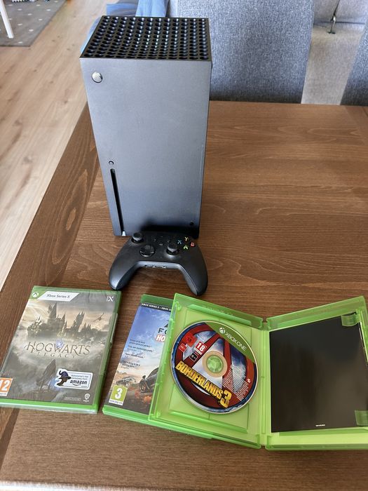 Xbox Series X + Comando + 3 Jogos