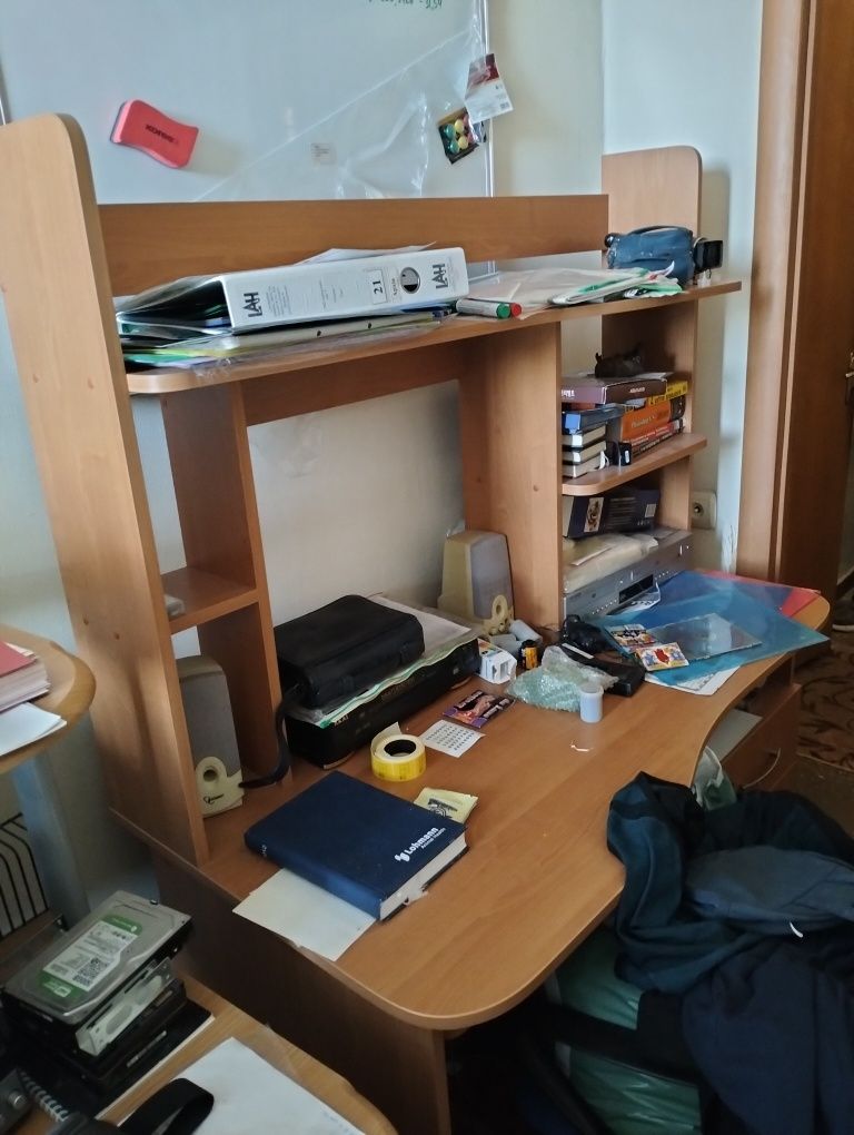Продам стол компьютерный