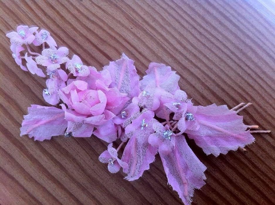 Веточка из шифоновых цветов в волосы невесты.Полу веночек. Украшение.