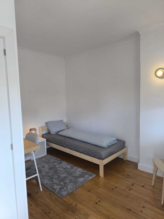 Alugo quarto + terraço no centro do Porto (TRINDADE)