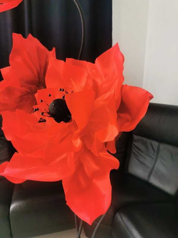 Satynowe kwiaty giganty,  średnica 70cm.