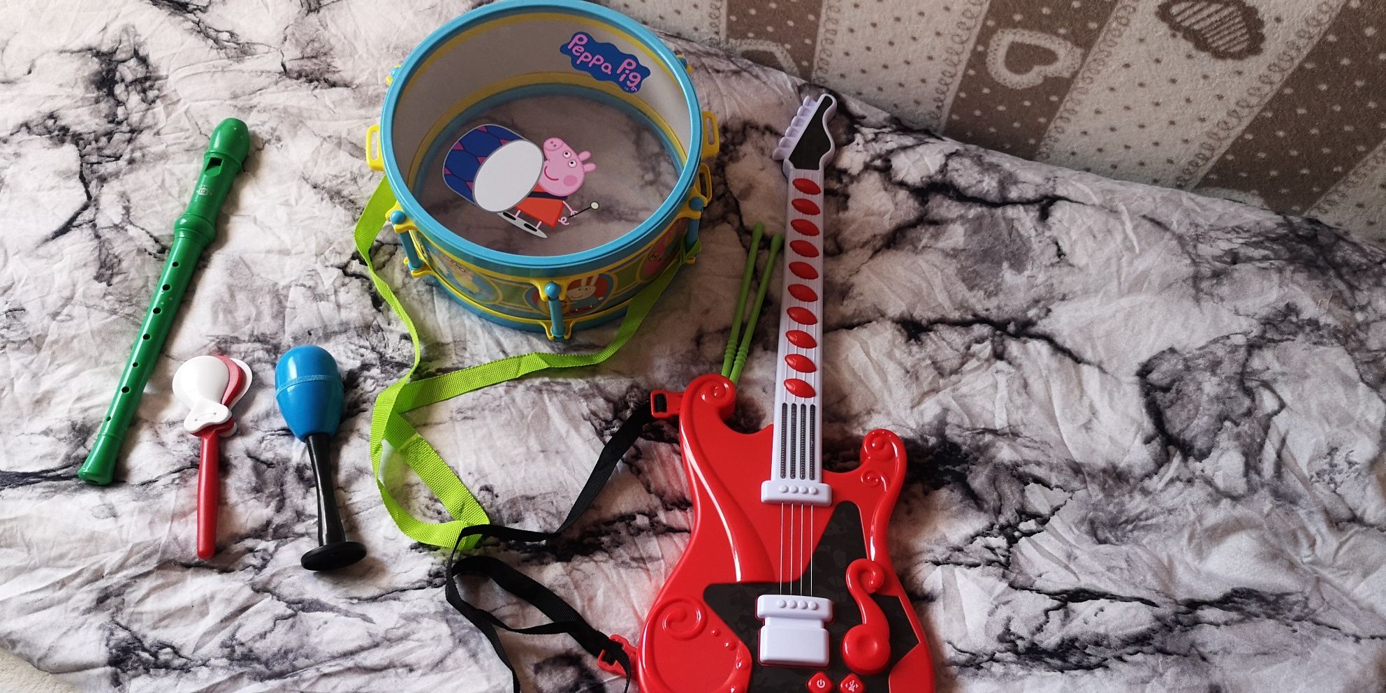 Zestaw instrumentów dla dzieci. Bęben, gitara, flet i inne