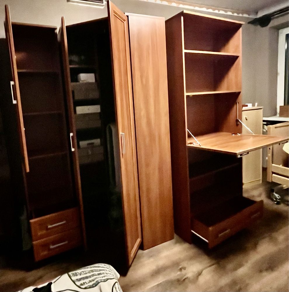 Szafa narożna z 2 skrzydłami stan bdb.